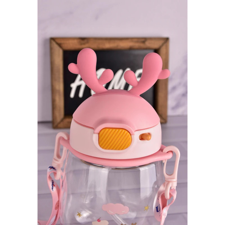 قمقمه کودک یونیک کد 1911 با گنجایش 0.6 لیتر، نیدار و بنددار، طرح گوزن فانتزی، مناسب مهدکودک و مدرسه”