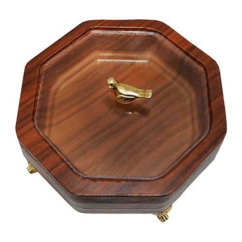 شکلاتخوری مدل هشتضلعی EF_048 با طراحی چوبی و درب شفاف، مناسب پذیرایی یا هدیه است. دارای پایههای طلایی و پرندهی فلزی تزئینی. ارسال فوری از رشت با بستهبندی کادویی شیک.